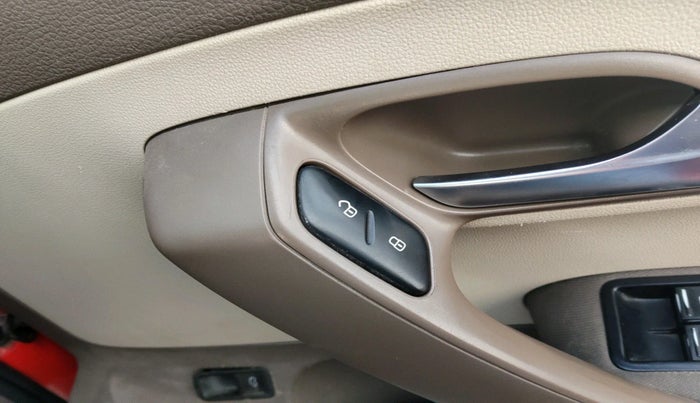 2012 Skoda Rapid AMBITION 1.6 TDI CR MT, Diesel, Manual, 92,449 km, interior