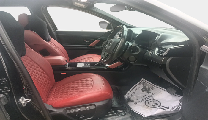 2023 Tata Safari XZA PLUS O RED DARK , Diesel, Automatic, 38,279 km, interior