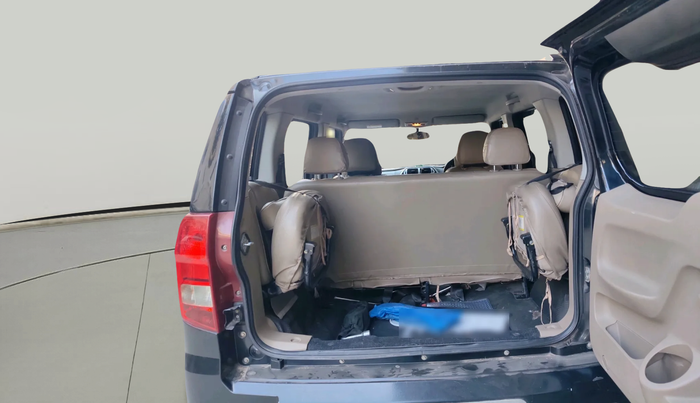 2017 Mahindra TUV300 T8, Diesel, Manual, 1,23,222 km, exterior