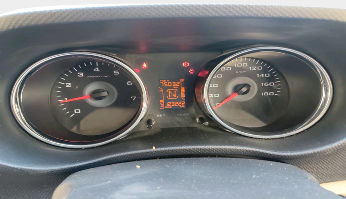 2017 Mahindra TUV300 T8, Diesel, Manual, 1,23,222 km, interior