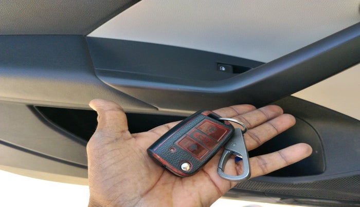 2022 Volkswagen TAIGUN TOPLINE 1.0 TSI MT, Petrol, Manual, 49,680 km, interior