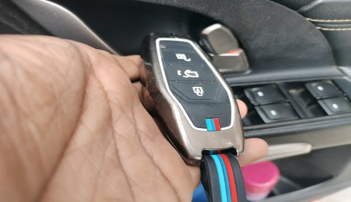 2019 Mahindra XUV500 W11, Diesel, Manual, 1,12,500 km, interior