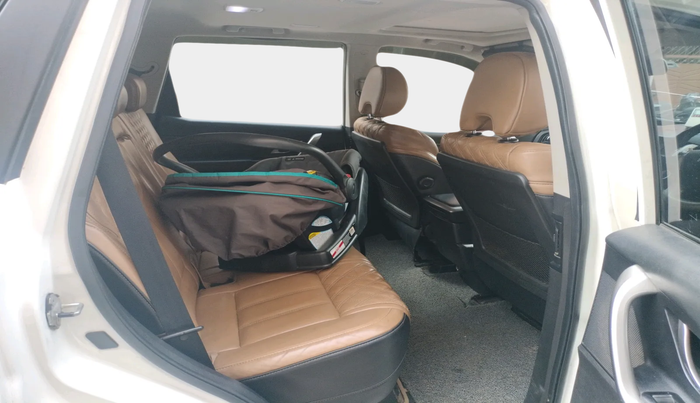 2019 Mahindra XUV500 W11, Diesel, Manual, 1,12,500 km, interior