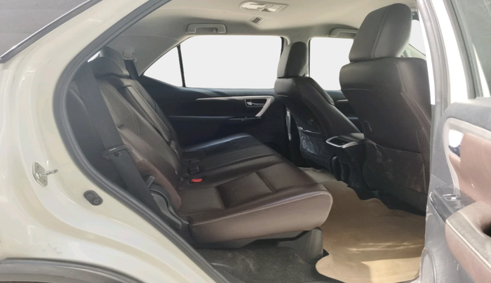 2018 Toyota Fortuner 2.8 4X2 AT, Diesel, Automatic, 62,070 km, interior