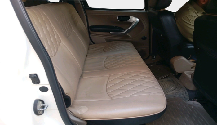 2015 Mahindra TUV300 T8, Diesel, Manual, 1,66,178 km, interior