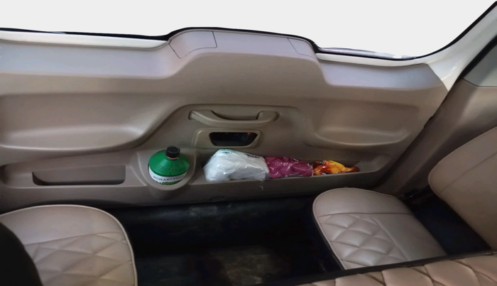 2015 Mahindra TUV300 T8, Diesel, Manual, 1,66,178 km, interior