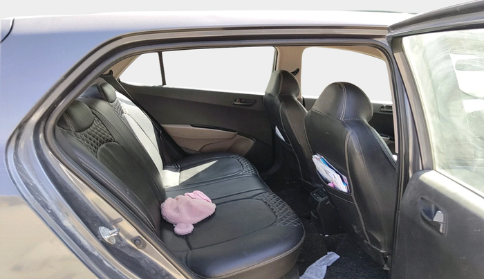 2013 Hyundai Grand i10 MAGNA 1.1 CRDI, Diesel, Manual, 1,14,114 km, interior