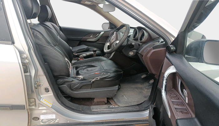2014 Mahindra XUV500 W6, Diesel, Manual, 2,34,457 km, interior