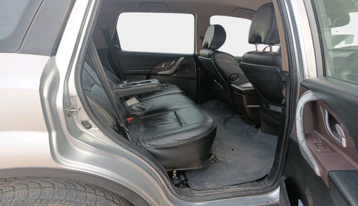 2014 Mahindra XUV500 W6, Diesel, Manual, 2,34,457 km, interior