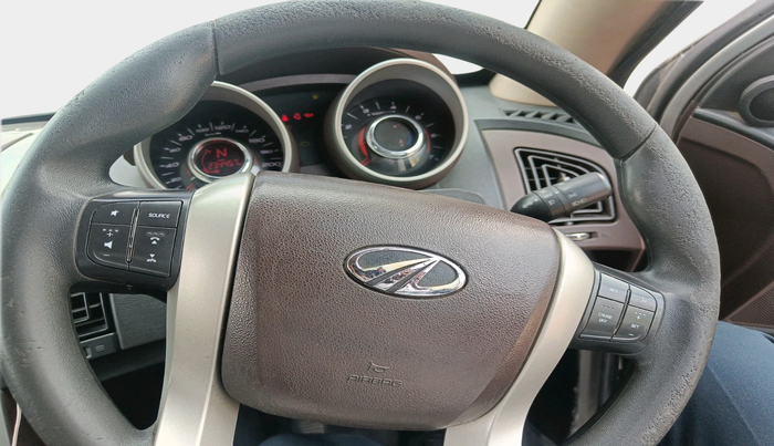 2014 Mahindra XUV500 W6, Diesel, Manual, 2,34,457 km, interior