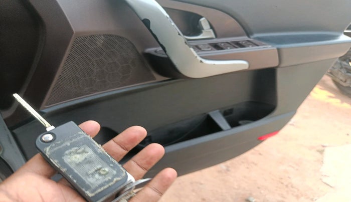 2014 Mahindra XUV500 W6, Diesel, Manual, 2,34,457 km, interior