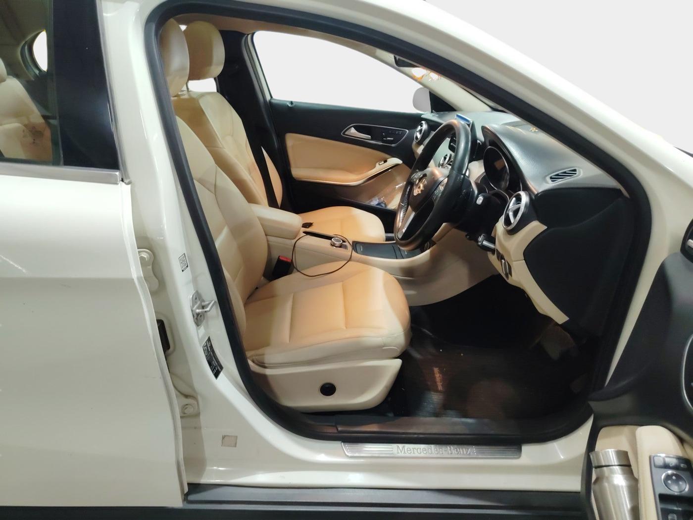 2015 Mercedes Benz GLA Class 200 CDI SPORT, Diesel, Automatic, 88,000 km, interior