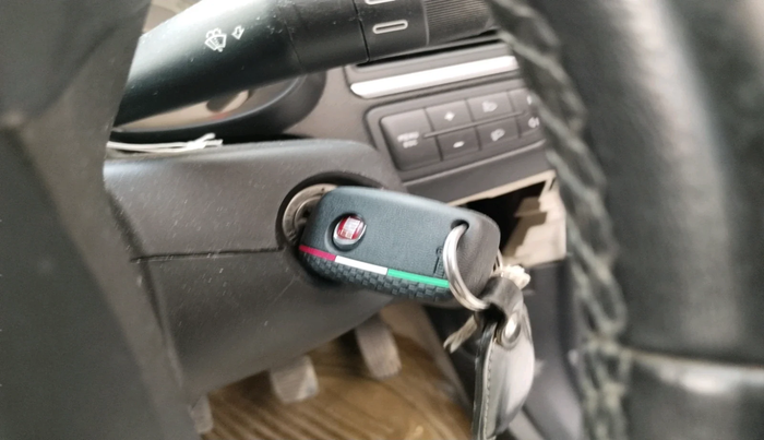 2013 Fiat Linea EMOTION 1.3, Diesel, Manual, 1,57,076 km, interior