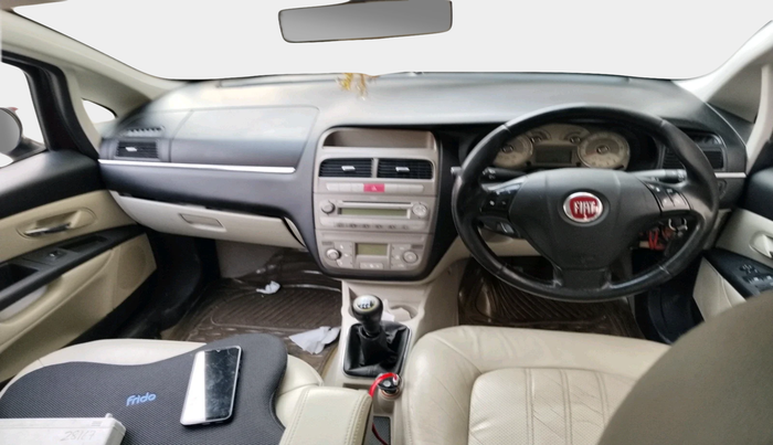 2013 Fiat Linea EMOTION 1.3, Diesel, Manual, 1,57,076 km, interior