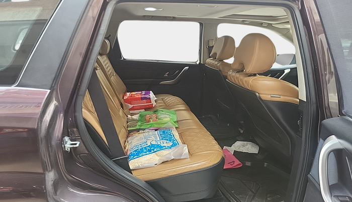 2018 Mahindra XUV500 W11(O), Diesel, Manual, 1,04,470 km, interior