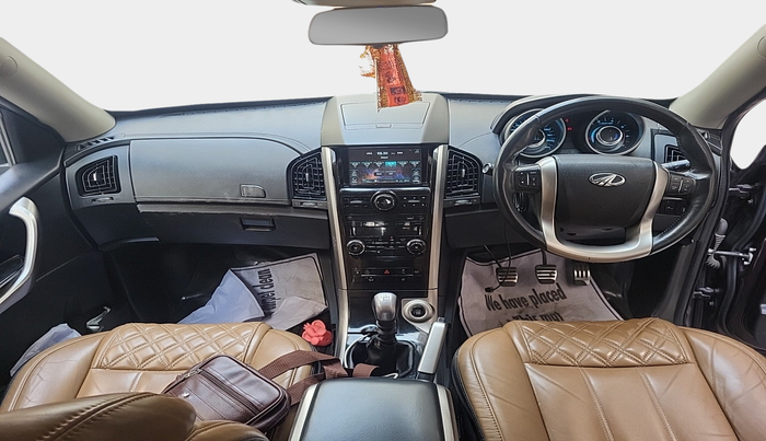 2018 Mahindra XUV500 W11(O), Diesel, Manual, 1,04,470 km, interior