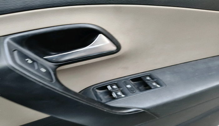 2012 Volkswagen Polo COMFORTLINE 1.2L, Diesel, Manual, 1,04,780 km, interior