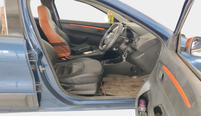 2017 Renault Kwid CLIMBER 1.0 AMT, Petrol, Automatic, 1,00,782 km, interior