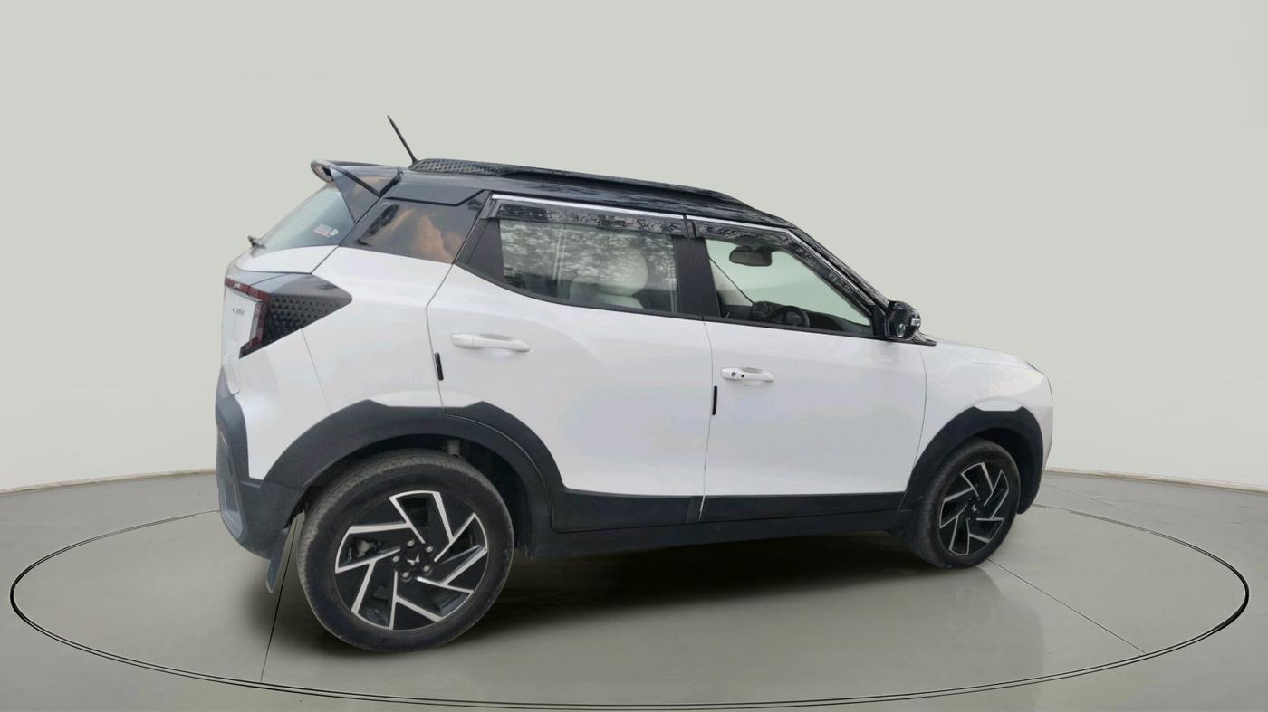 2025 Mahindra XUV 3XO AX7 1.5 Turbo Diesel, Diesel, Manual, 27,487 km, exterior