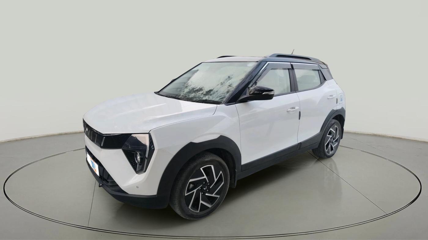 2025 Mahindra XUV 3XO AX7 1.5 Turbo Diesel, Diesel, Manual, 27,487 km, exterior