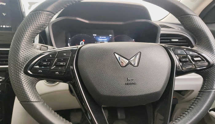 2025 Mahindra XUV 3XO AX7 1.5 Turbo Diesel, Diesel, Manual, 27,487 km, interior