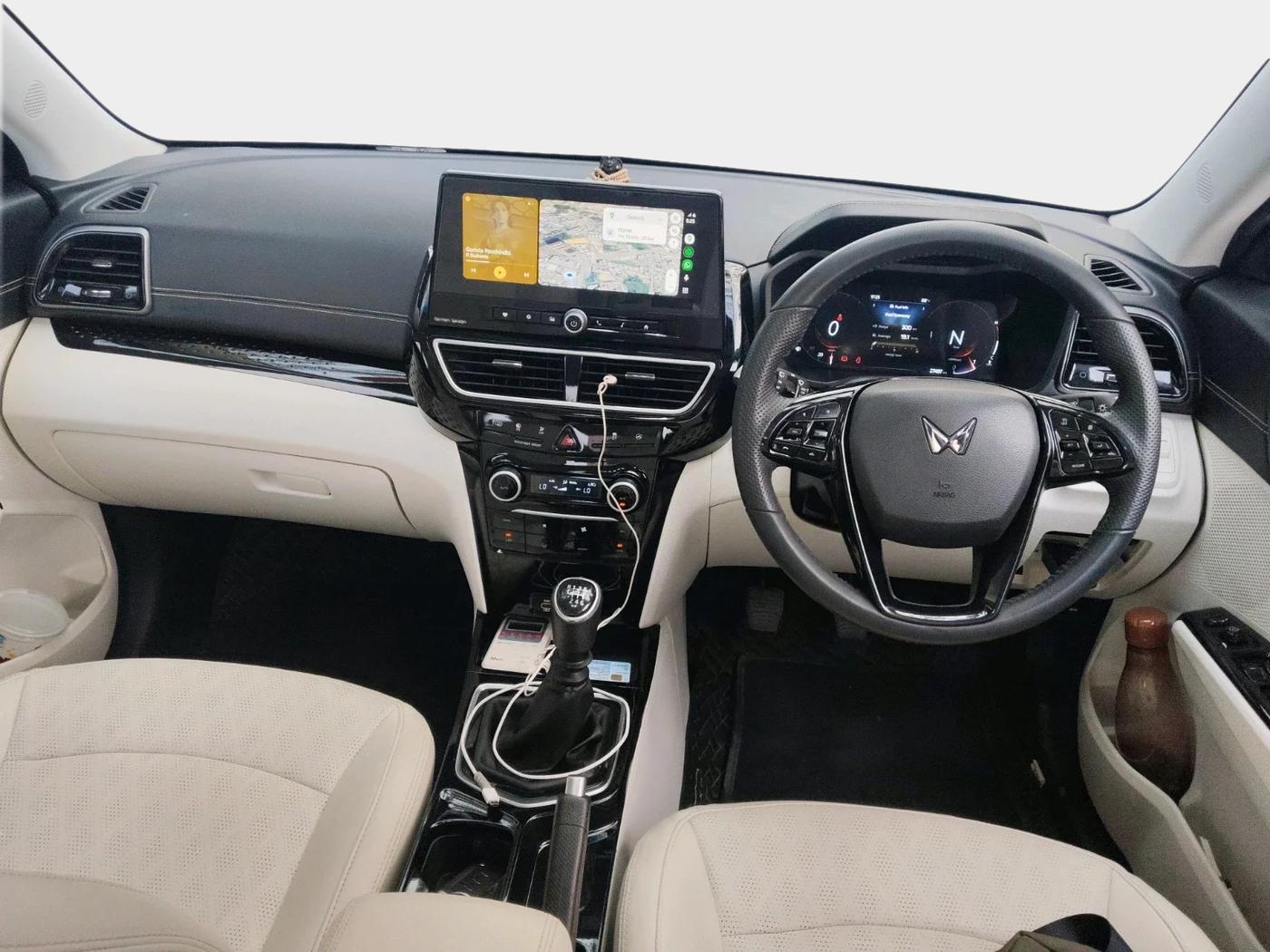 2025 Mahindra XUV 3XO AX7 1.5 Turbo Diesel, Diesel, Manual, 27,487 km, interior