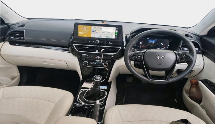 2025 Mahindra XUV 3XO AX7 1.5 Turbo Diesel, Diesel, Manual, 27,487 km, interior