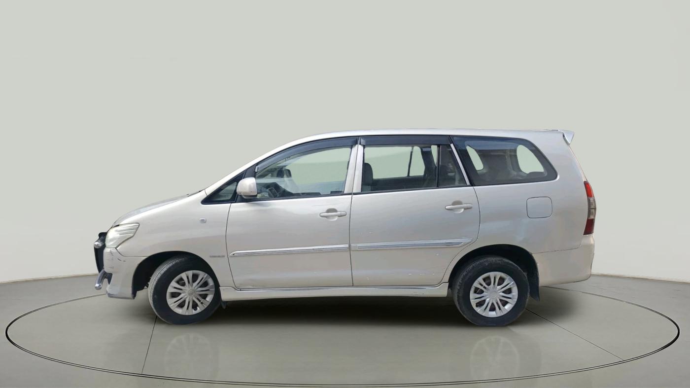 2013 Toyota Innova 2.5 GX 8 STR, Diesel, Manual, 2,50,762 km, exterior