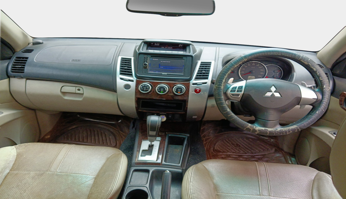 2015 Mitsubishi Pajero Sport 2.5 AT 4X2, Diesel, Automatic, 98,482 km, interior