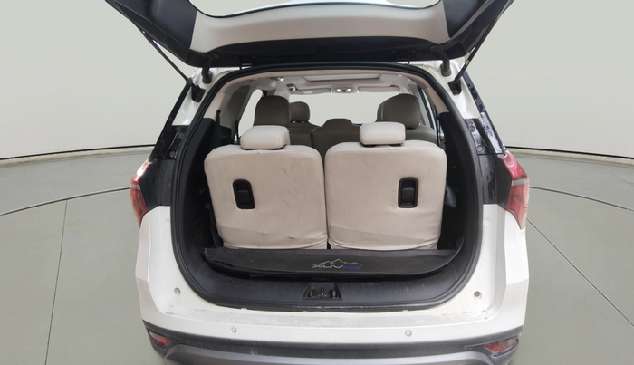 2022 Mahindra XUV700 AX 5 P MT 7 STR, Petrol, Manual, 21,365 km, exterior