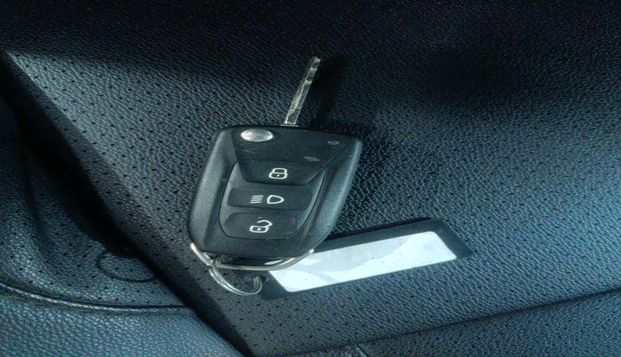 2017 Tata Hexa XTA 4X2 7 STR, Diesel, Automatic, 1,52,590 km, interior