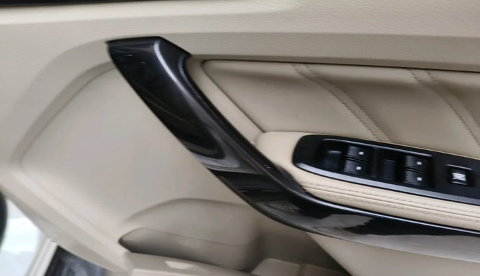 2019 Ford Endeavour TITANIUM PLUS 3.2 4X4 AT SUNROOF, Diesel, Automatic, 1,10,887 km, interior