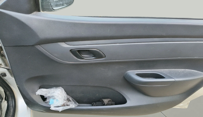 2016 Renault Kwid RXT 0.8, Petrol, Manual, 77,970 km, interior