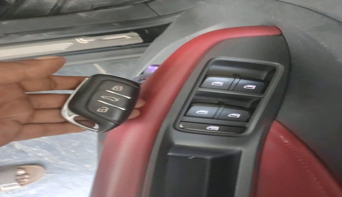 2022 MG ASTOR SAVVY 1.5 CVT S RED, Petrol, Automatic, 18,306 km, interior