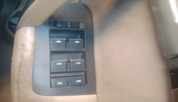 2010 Chevrolet Captiva LTZ AWD AT, Diesel, Automatic, 1,59,271 km, interior