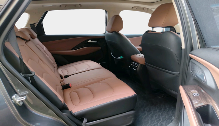 2023 MG HECTOR PLUS SHARP PRO 1.5 PETROL TURBO CVT 7 STR, Petrol, Automatic, 13,831 km, interior