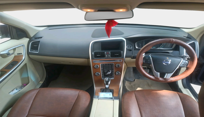 2016 Volvo XC 60 D5 Inscription, Diesel, Automatic, 1,35,056 km, interior