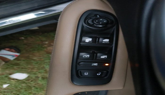 2017 Jeep Compass LONGITUDE (O) 2.0 DIESEL, Diesel, Manual, 1,25,225 km, interior