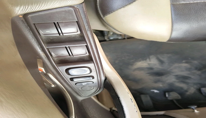 2012 Mahindra XUV500 W6, Diesel, Manual, 1,42,058 km, interior