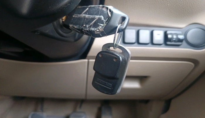 2018 Mahindra TUV300 T4 PLUS, Diesel, Manual, 1,01,200 km, interior