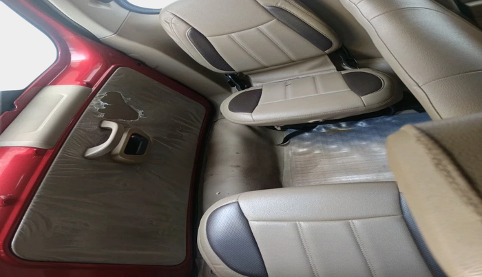 2018 Mahindra TUV300 T4 PLUS, Diesel, Manual, 1,01,200 km, interior