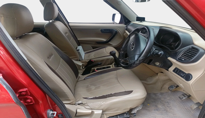 2018 Mahindra TUV300 T4 PLUS, Diesel, Manual, 1,01,200 km, interior