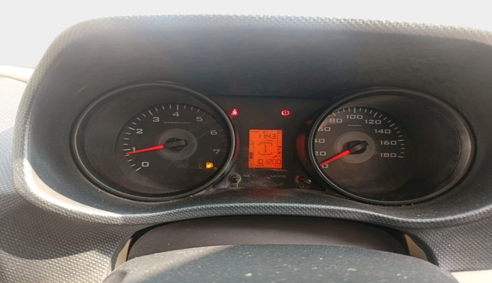 2018 Mahindra TUV300 T4 PLUS, Diesel, Manual, 1,01,200 km, interior