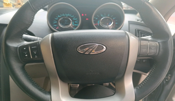 2015 Mahindra XUV500 W10, Diesel, Manual, 1,19,455 km, interior