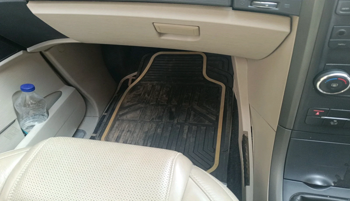 2015 Mahindra XUV500 W10, Diesel, Manual, 1,19,455 km, interior