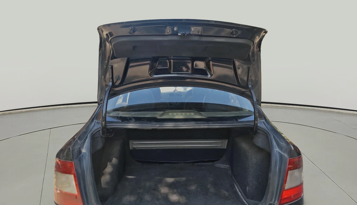 2013 Skoda Rapid AMBITION 1.6 TDI CR MT, Diesel, Manual, 1,58,038 km, exterior