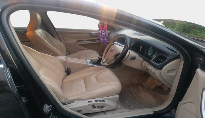 2016 Volvo S60 Momentum D4, Diesel, Automatic, 1,12,564 km, interior