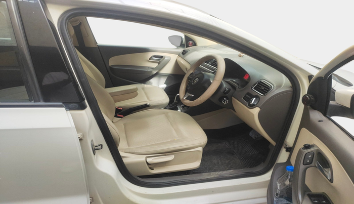 2013 Volkswagen Vento HIGHLINE PETROL AT, Petrol, Automatic, 66,728 km, interior