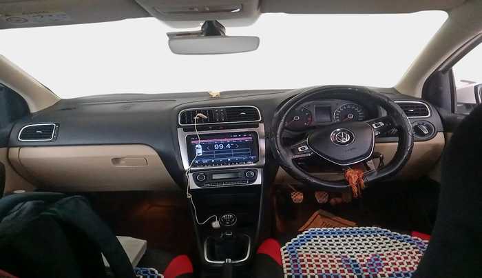 2017 Volkswagen Polo HIGHLINE1.2L, Petrol, Manual, 1,26,054 km, interior