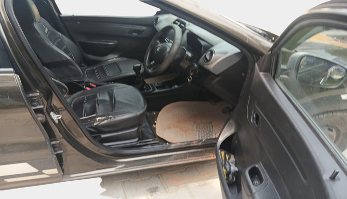 2017 Renault Kwid RXT 1.0, Petrol, Manual, 83,133 km, interior